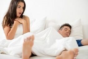 Awéwé kaget ku sirit anu ngagedé